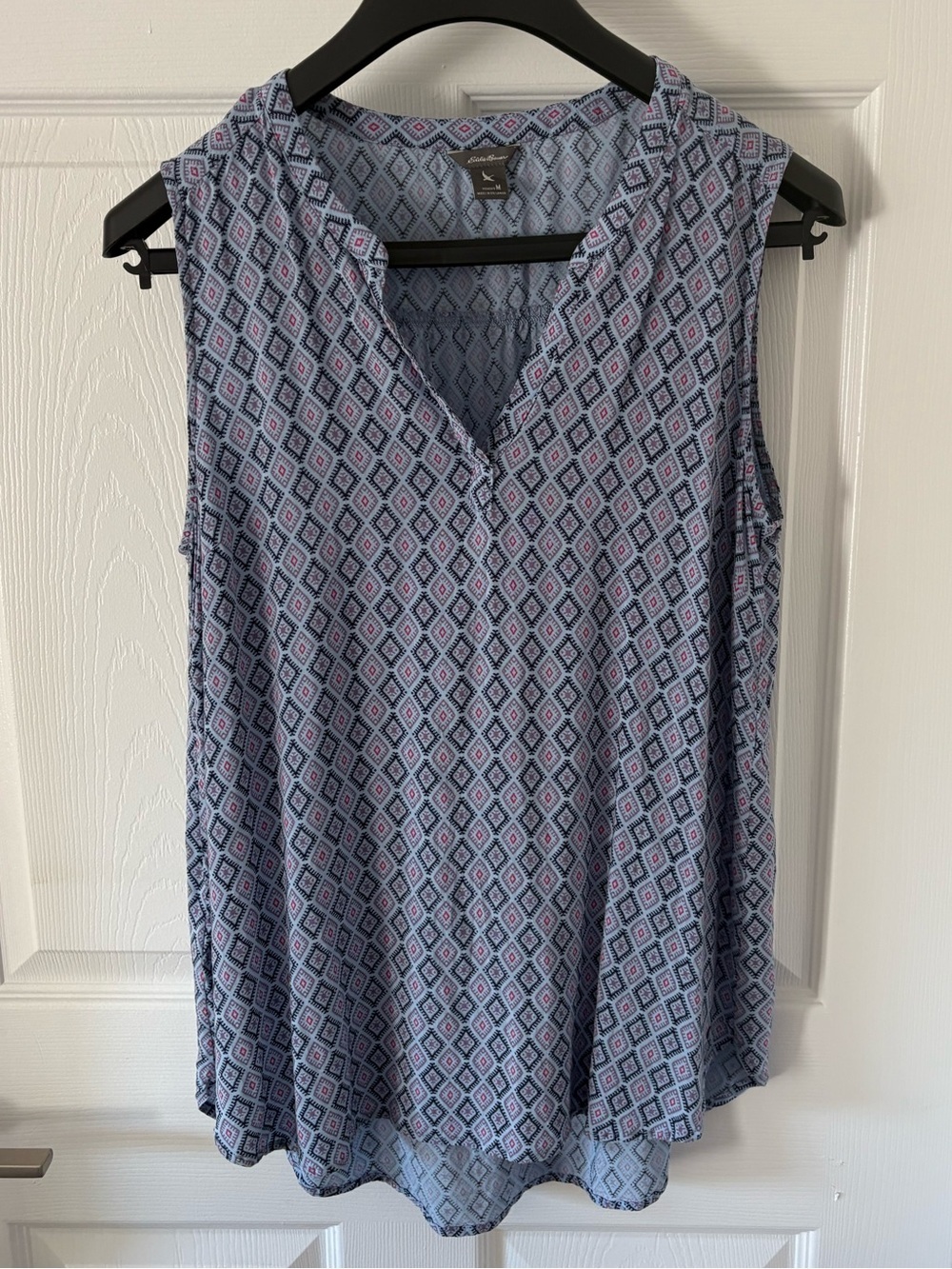 Eddie Bauer Blue Geometric Diamond Split V-Neck Sleeveless Blouse Tank M